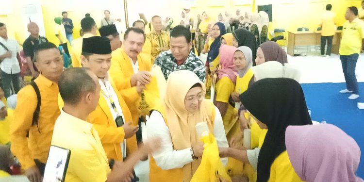 Ketua Golkar Kabupaten Tangerang Bagikan 1000 Paket Sembako Gratis