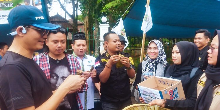“Kue Pasung GERBANG HUNTARA: Warga Cigobang Lepaskan Harapan Tanpa Janji Pemerintah!”