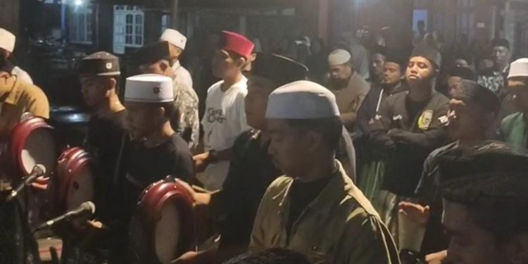 Balong Bersalawat, Cahaya Sholawat Nariyah Satukan Warga dalam Doa dan Kebersamaan