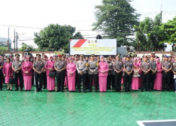 Bentuk Penghargaan Institusi Polri Atas Dedikasi Kinerja dan Pengabdian, Kapolres Karawang Pimpin Upacara Kenaikan Pangkat 102 Personil 