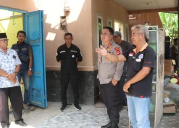 Bentuk Perhatian, Kapolres Lebak Cek Kondisi dan Berikan Bantuan ke Personil Korban Atap Rumah Roboh