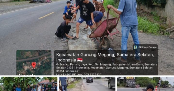 Pemuda Desa Panang Jaya Swadaya Gotong Royong Tambal Jalan Berlubang, Kecelakaan Kerap Terjadi