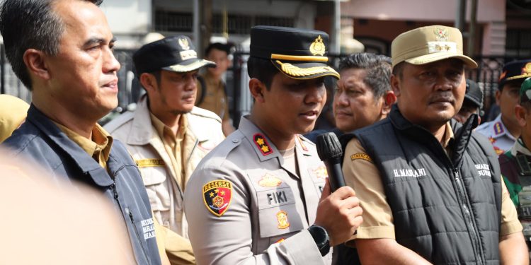 Kapolres Karawang Tegaskan Keselamatan Warga Jadi Prioritas Utama Penanganan Banjir