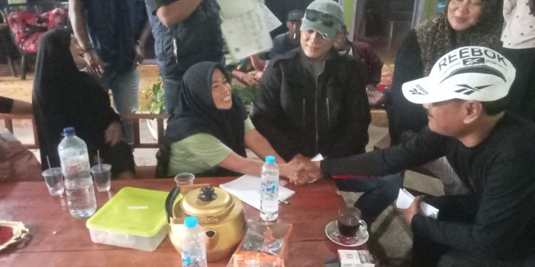Warga Desa Sukamanah Kecamatan Malingping Terima Bantuan Tali Asih dari PT. Waskita Karya Terkait Pembangunan Irigasi di Cibinuangeun