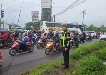Satlantas Polres Karawang Gelar Pengaturan Arus Lalu Lintas, Tekan Kepadatan Jalan Raya