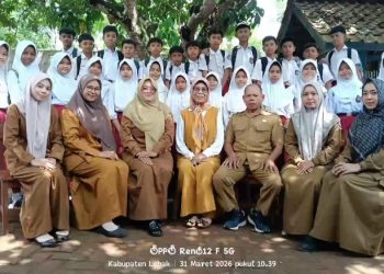 Puluhan Tahun Mengabdi, Neneng Komariah, S.Pd. Guru SDN 2 Pajagan Resmi Purna Tugas