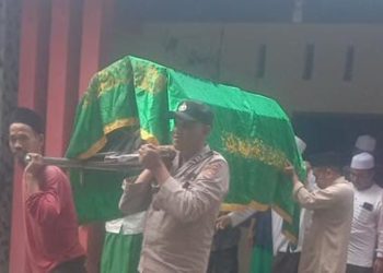 Kanit Binmas Polsek Rangkasbitung Polres Lebak Takziah Ke Desa Binaan di Kampung Cipari