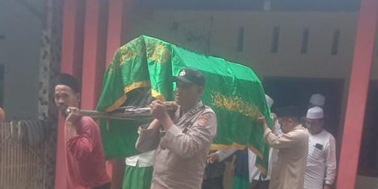 Kanit Binmas Polsek Rangkasbitung Polres Lebak Takziah Ke Desa Binaan di Kampung Cipari