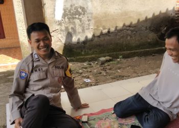 Bhabinkamtibmas Polsek Cimarga Polres Lebak Turun Langsung Sambangi Warga Untuk Jalin Silaturahmi Desa Sangkanmanik Ajak Kondusifitas Lingkungan