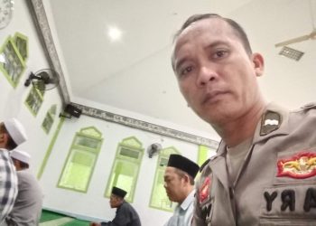 Program Terbaik Subling, Anggota Polsek Cimarga Polres Lebak Gelar Sholat Subuh Berjamaah Di Mesjid Nurul Iman Cimarga