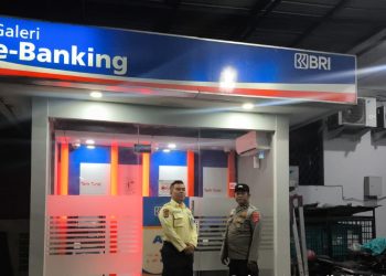 Anggota Polsek Rangkasbitung Polres Lebak Patroli Dialogis Cek ATM Milik Bank BRI