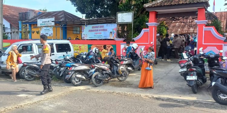 Personel Polsek Sajira Polres Lebak Gelar Stong Point Pagi guna Tingkatkan Pelayanan Masyarakat