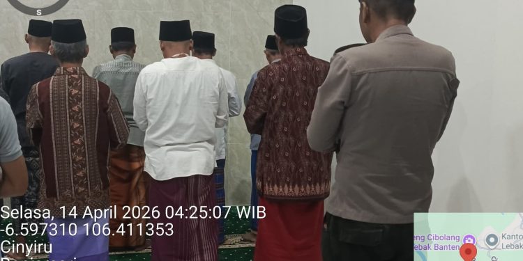 Anggota Polsek Lebakgedong Polres Lebak Rutin Giat Subling di masjid Desa Banjarsari
