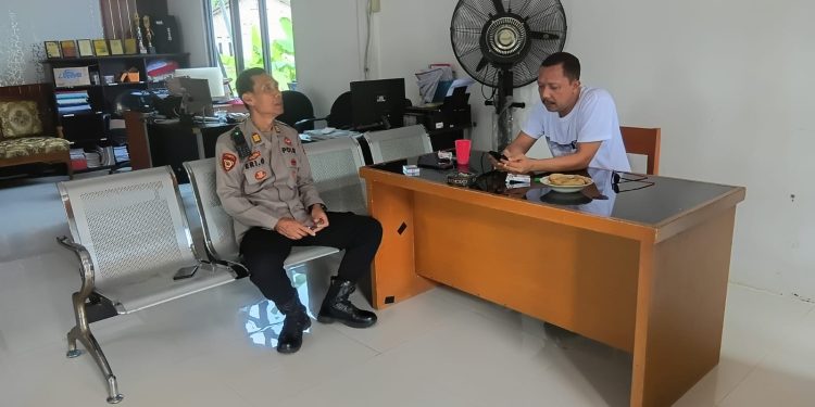 Pantau Harkamtibmas di Wilayah Polsek Warunggunung Kapolsek warunggunung Sambang Ke Kantor Desa Baros dan Kantor Desa Sindangsari Kecamatan Warunggunung.