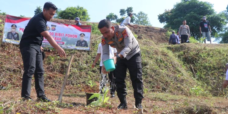 Kapolres Lebak Bersama Warga Laksanakan Penanaman Seribu Pohon di Curugbitung