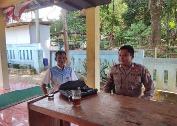 Babhinkamtibmas Polsek Sajira Polres Lebak Sambangi Warganya untuk menjalin silaturahmi