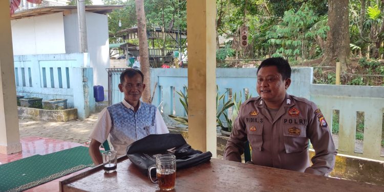 Babhinkamtibmas Polsek Sajira Polres Lebak Sambangi Warganya untuk menjalin silaturahmi