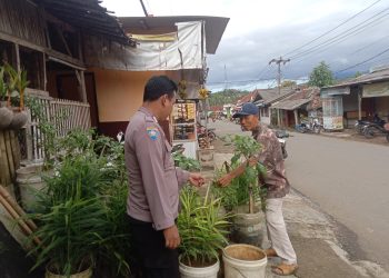 BHABINKAMTIBMAS POLSEK MUNCANG SAMBANG WARGA DESA BINAAN SAMPAIKAN PESAN KAMTIBMAS