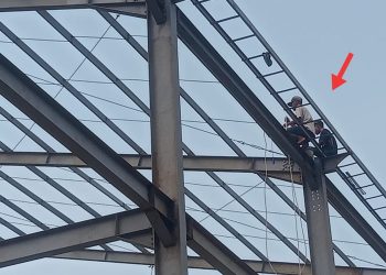 Pekerja Proyek Gedung MBG di Cibadak Diduga Abaikan Standar Keselamatan Kerja.
