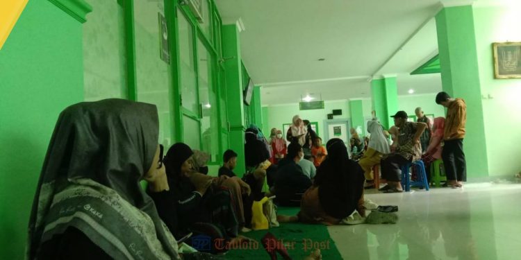 Pasca Libur Idul Adha, Ruang Tunggu RSI Darus Syifa’ Benowo Dipadati Pasien