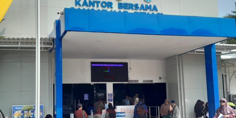 Samsat Kabupaten Bekasi Tingkatkan Pelayanan, Warga Apresiasi Kemudahan Bayar Pajak Kendaraan
