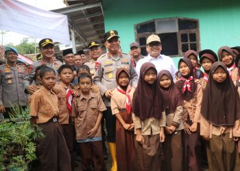 Kapolda Banten Bersama Kapolres Lebak Tanam 1.000 Pohon dan Resmikan Jembatan Merah Putih Presisi