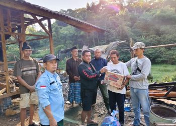 DALAM HITUNGAN MENIT, DUA RUMAH RATA DENGAN TANAH
