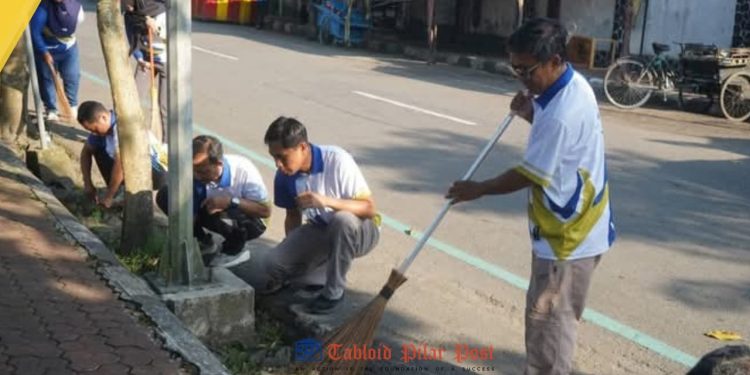 Peringati Hari Lingkungan Hidup Sedunia 2026, Pegawai Setda Trenggalek Gelar Kerja Bakti dan Aksi Pilah Sampah