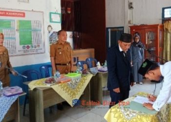 Camat Negeri Agung Lantik Dua Aparatur Kampung Gedung Jaya, Tekankan Disiplin dan Pelayanan Maksimal