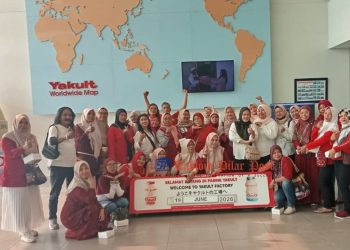 UMKM Surabaya Serbu Pabrik Yakult Mojokerto, Intip Rahasia Produksi 10 Juta Botol per Hari!