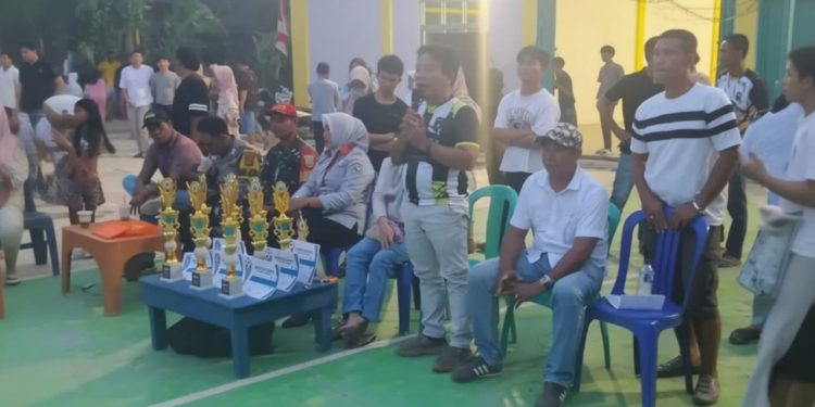 KADES CUP 1 Penanggiran 2026 Berakhir Meriah, Kades Revi Serahkan Piala Bergilir kepada Para Juara