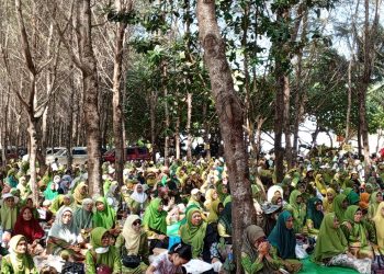 Muslimat NU KORDAM VII Gelar Pertemuan Akbar di Pantai Ngudel, Ribuan Jamaah Hadiri Pengajian dan Santunan Dhuafa