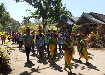 Ribuan Warga Padati Larungan Agung Sesaji Sedekah Bumi 15 Suro di Pantai Nganteb, Tradisi Leluhur Jadi Magnet Wisata