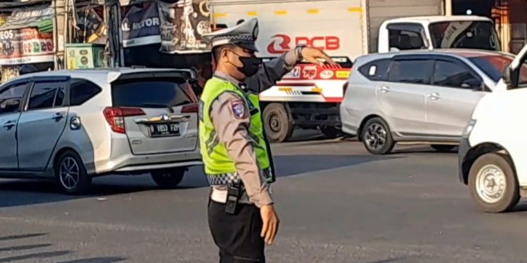 Satlantas Polres Metro Bekasi Tingkatkan Pengaturan Lalu Lintas di Jalan Raya Jababeka