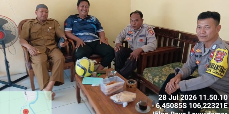 Kanit Binmas Polsek Cimarga Polres Lebak Sambang Kamtibmas Di SDN 02 Cimarga.