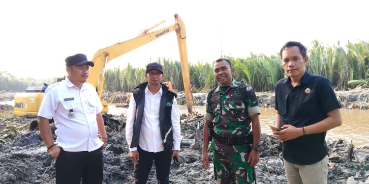 Camat Wanasalam Tinjau Langsung Normalisasi Kali Cibinuangeun, Perkuat Upaya Cegah Banjir dan Selamatkan Lahan Pertanian
