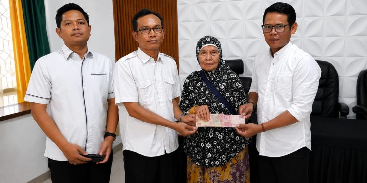 Pemerintah Kecamatan Wanasalam Monitoring Penyaluran BLT Dana Desa di Cilangkap, Pastikan Bantuan Tepat Sasaran dan Transparan