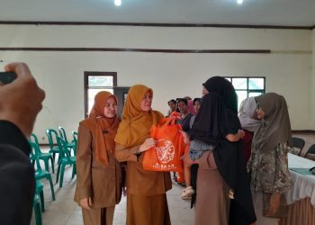 Bhabinkamtibmas Polsek Kedungwaringin Sambangi Warga Bojongsari, Sampaikan Pesan Kamtibmas