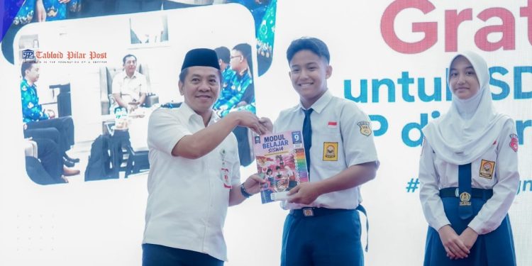 Bupati Karawang Gratiskan Modul Belajar untuk Siswa SD dan SMP, Anggaran Capai Rp7 Miliar