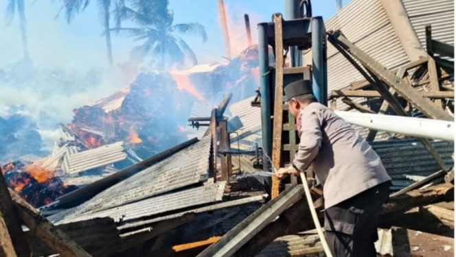 Pabrik Pengolah Sabut Kelapa di Wanasalam Terbakar Hebat, Sinergi Aparat dan Warga Berhasil Cegah Api Meluas