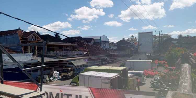 Kabel Listrik Melintang Disangga Kayu, PLN ULP Gondanglegi Gerak Cepat Tindaklanjuti Keluhan Warga Durmo