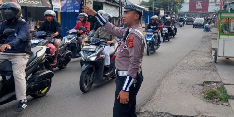 Satlantas Polres Karawang Intensifkan Pengaturan Lalu Lintas, Antisipasi Kemacetan di Jam Sibuk