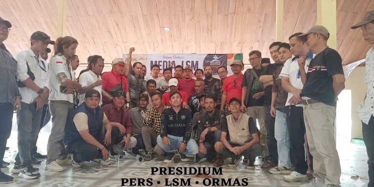 Puluhan Wartawan, Aktivis, dan LSM Tempuh Jalur Hukum Terkait Unggahan Akun TikTok “Abah 80”.