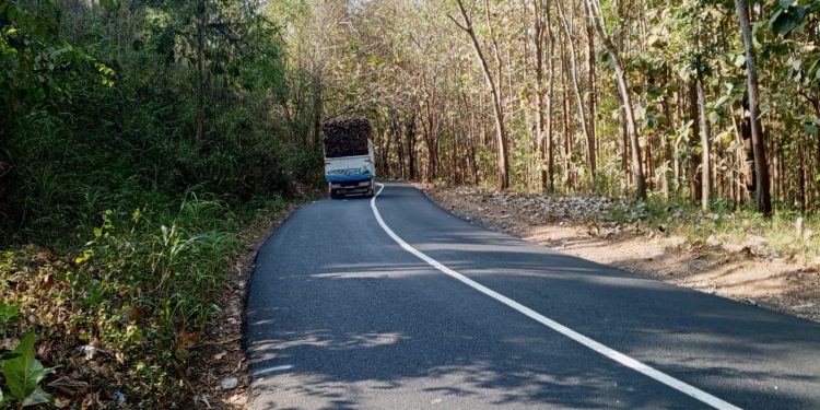 Dongkrak Keselamatan Dan Ekonomi, Dinas PU Bina Marga Tuntaskan Perbaikan Jalur Rawan Longsor Gunung Geger