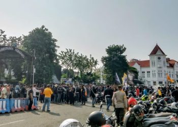 Ribuan Massa PSHT Gelar Aksi Damai di Surabaya, Desak Polisi Tuntaskan Kasus Pembacokan Anggota