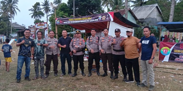 Jelang Final Turnamen Antar Desa, Kapolsek Wanasalam Pimpin Briefing Pengamanan: Seluruh Personel Diminta Siaga Maksimal