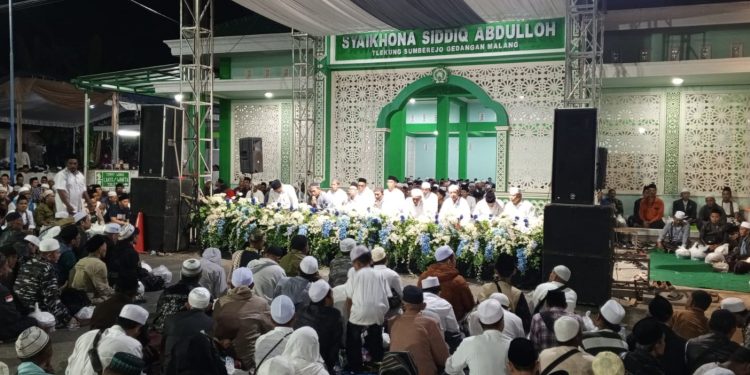 Ribuan Jemaah Padati Haul Akbar ke-12 Syaikhona Sidik Abdullah, Bawa Berkah Rohani dan Ekonomi
