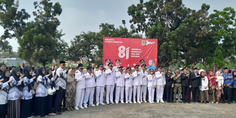 Upacara HUT ke-81 RI di Kecamatan Telukjambe Barat Berlangsung Khidmat dan Aman
