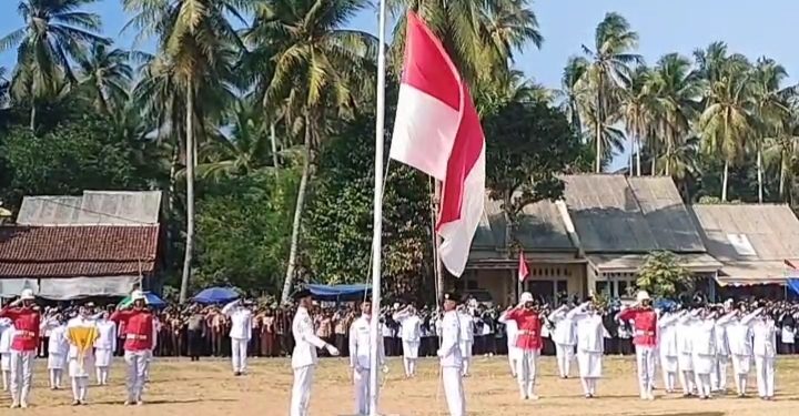 Upacara HUT Kemerdekaan RI di Wanasalam Berlangsung Khidmat, Pengibaran Merah Putih Berjalan Lancar