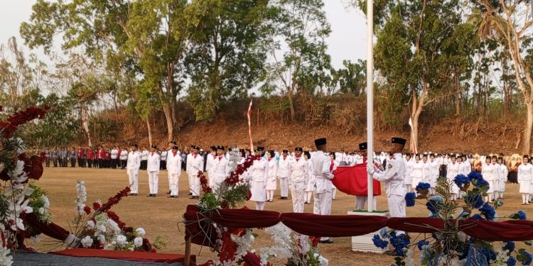 HUT RI ke-81 di Gedangan Meriah, Penurunan Bendera Disambut Defile dan Pesta Rakyat